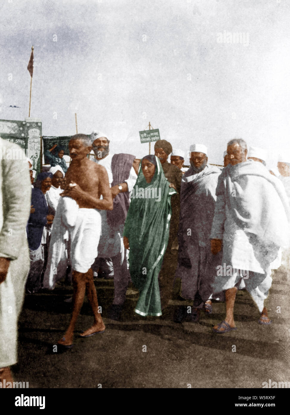 Mahatma Gandhi accompanied by Begum Mohamed Ali Karnataka India Asia December 1924 Stock Photo