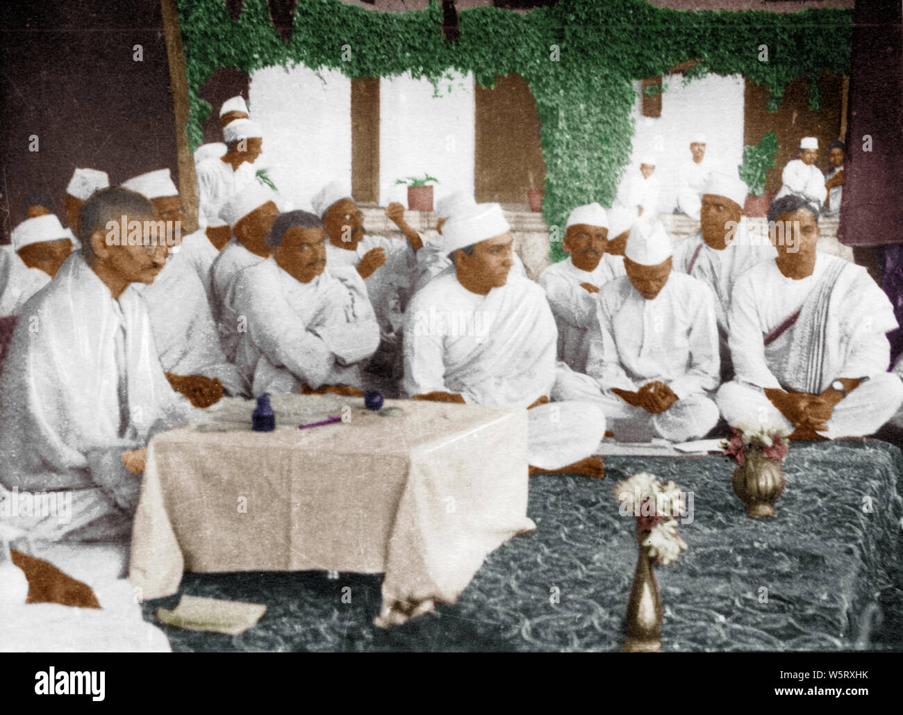 Mahatma Gandhi delivering the convocation address Gujarat India Asia January 14 1925 Stock Photo