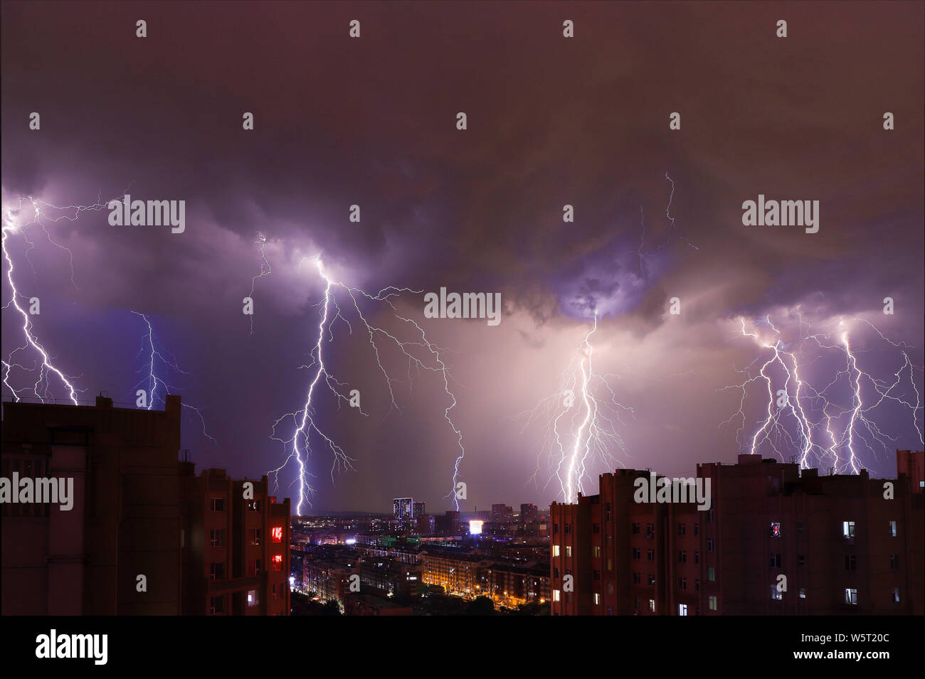 Lightning flashes hi-res stock photography and images - Alamy