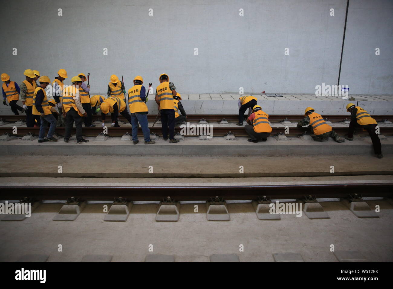 Track laying hires stock photography and images Alamy