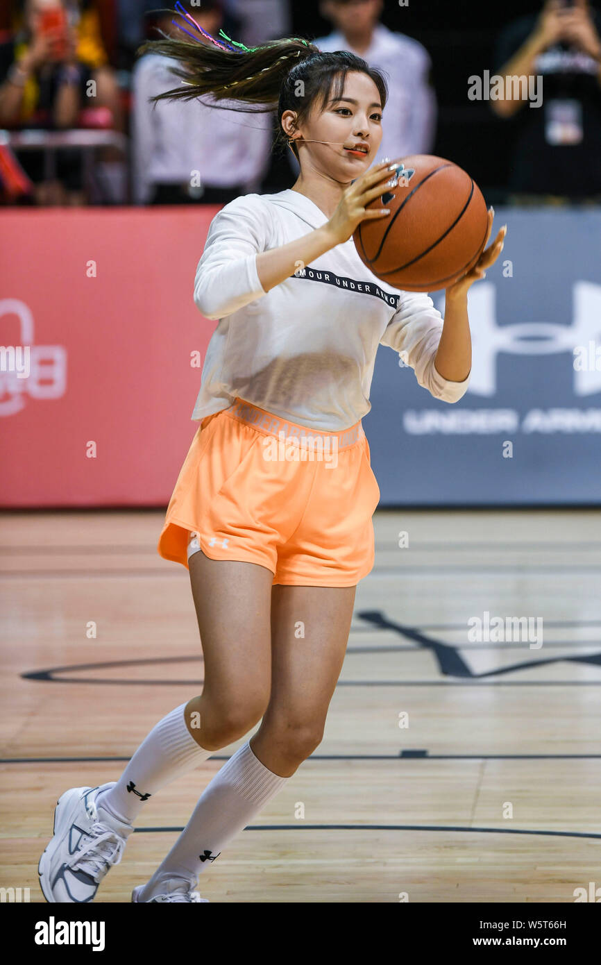 Under armour cheap basketball women