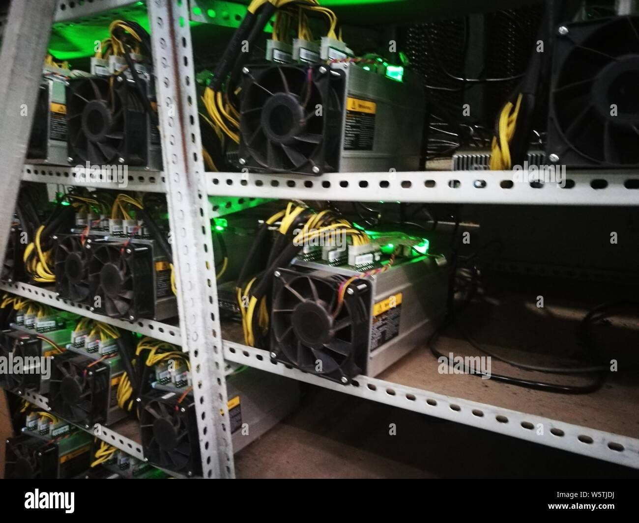 Bitcoin farm china hi-res stock photography and images - Alamy