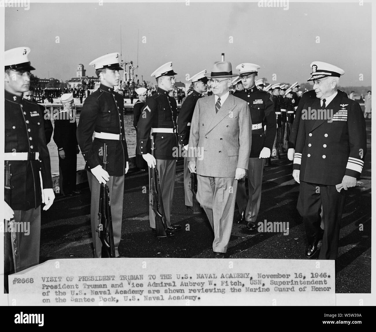Photograph of president truman and vice admiral aubrey fitch hires