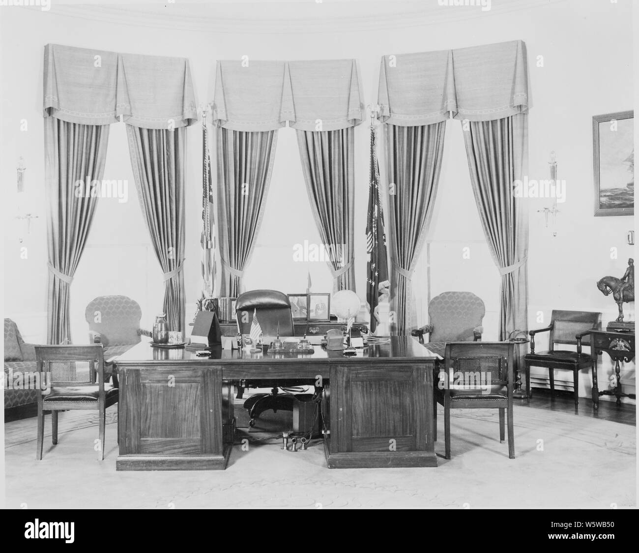 Photograph of President Truman's desk in the Oval Office at the White