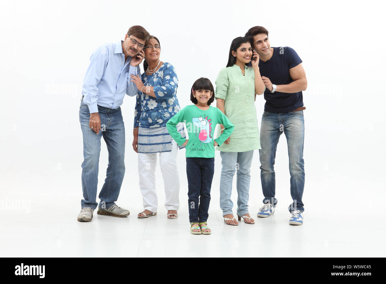 Family Sharing Mobile Phone Stock Photo Alamy family-sharing-mobile-phone-stock-photo-alamy