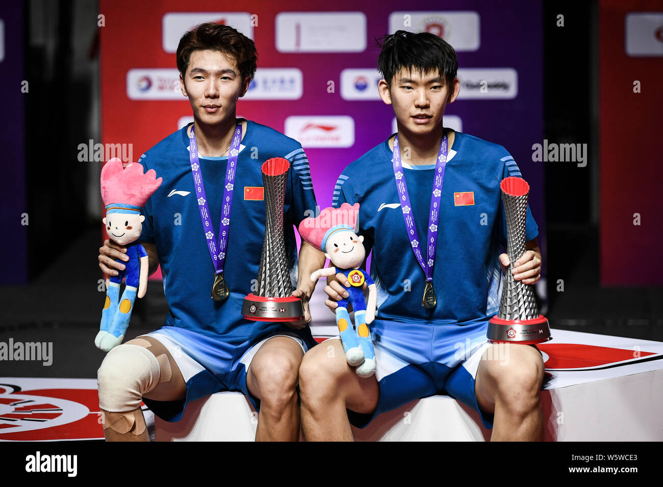 Li Junhui and Liu Yuchen of China pose with their trophies after ...