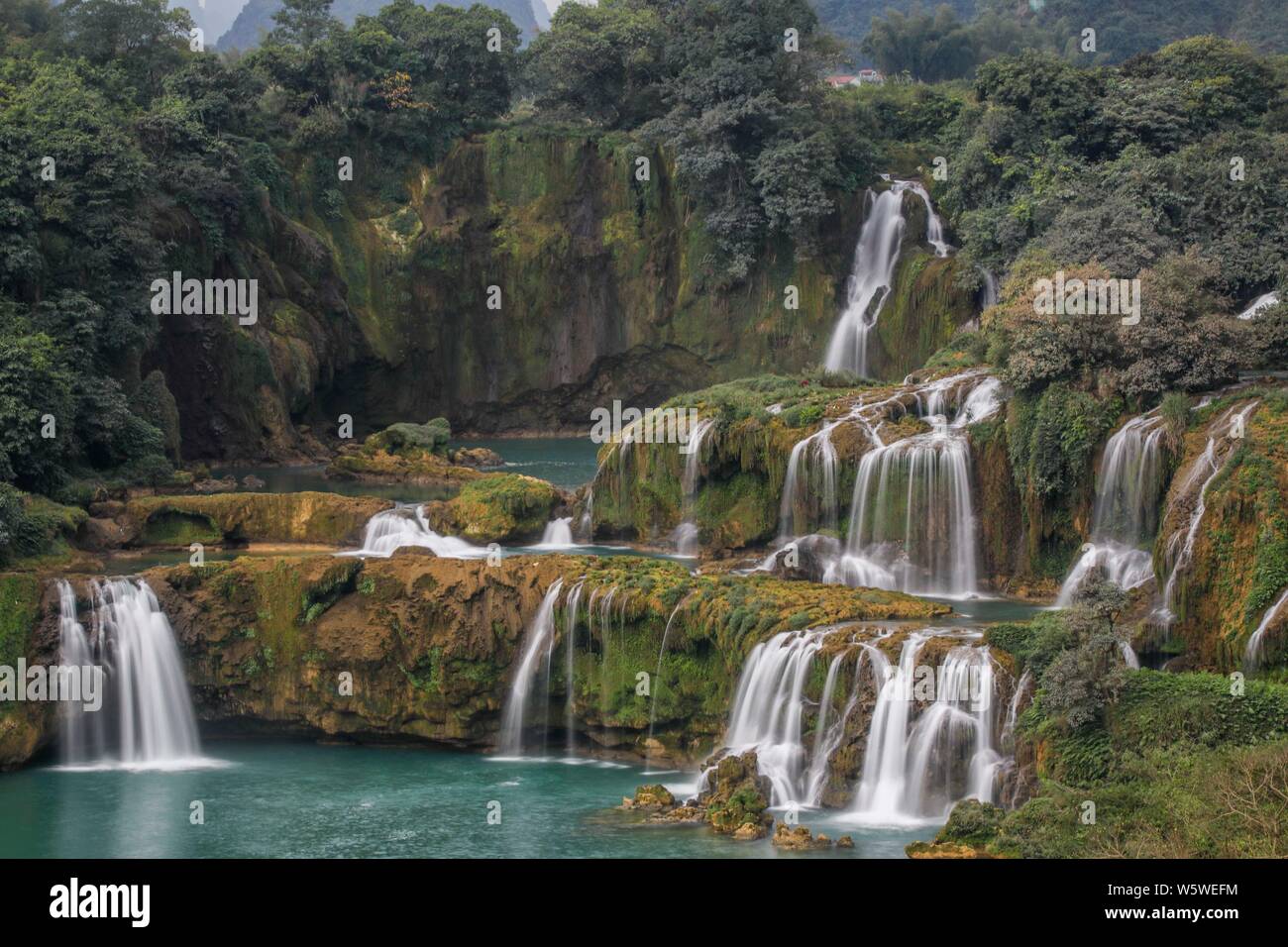 Scenery of the Detian Waterfall in Daxin county, south China's Guangxi Zhuang Autonomous Region, 5 December 2018.    Jade green water and large natura Stock Photo