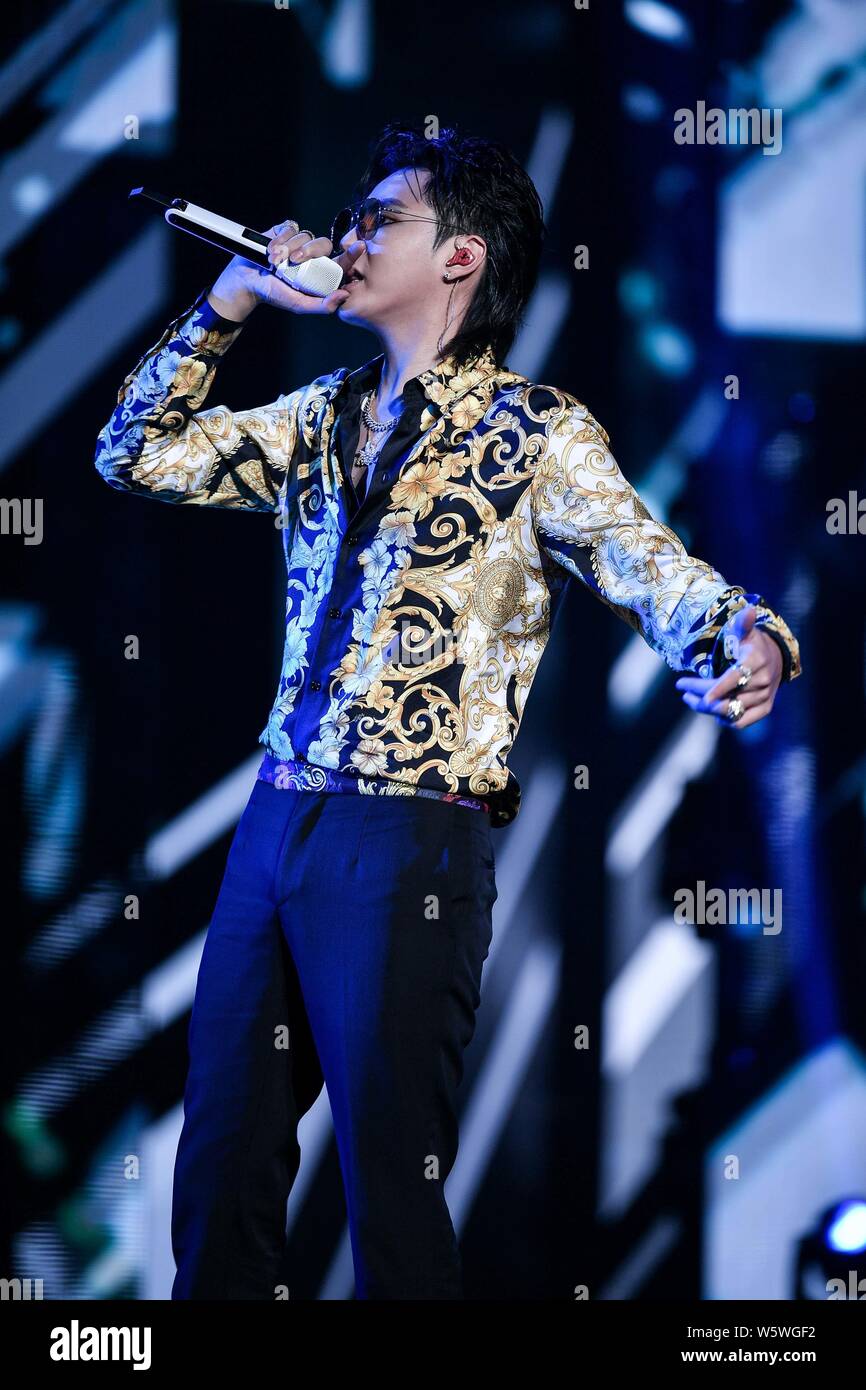 Toutiao singer debut performance The Bottom Line
