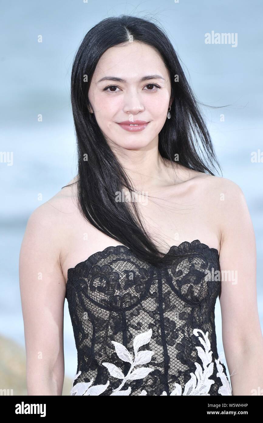 Chinese actress Yao Chen arrives on the red carpet for the closing ...