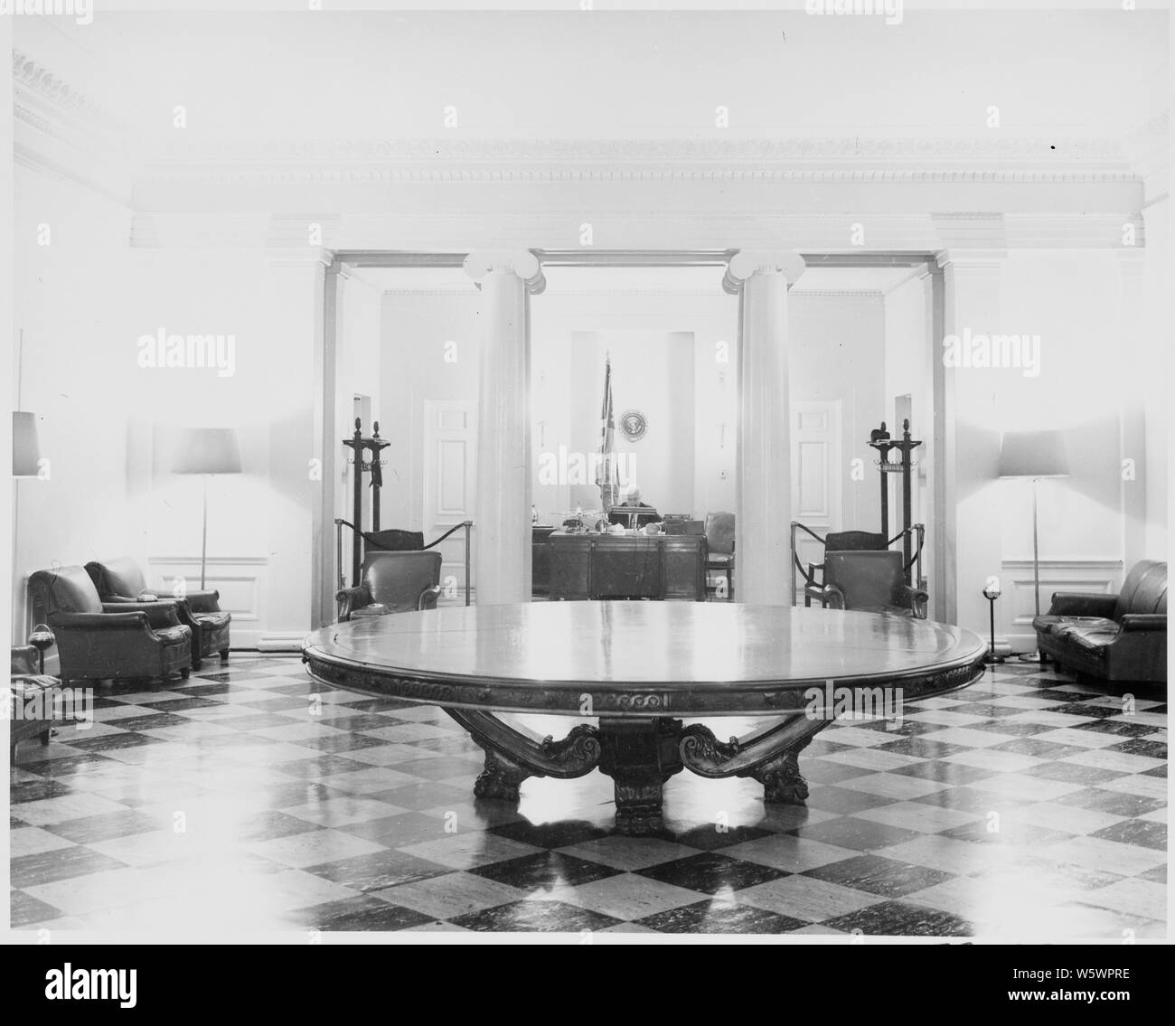 Photograph of the reception area in the White House, with receptionist