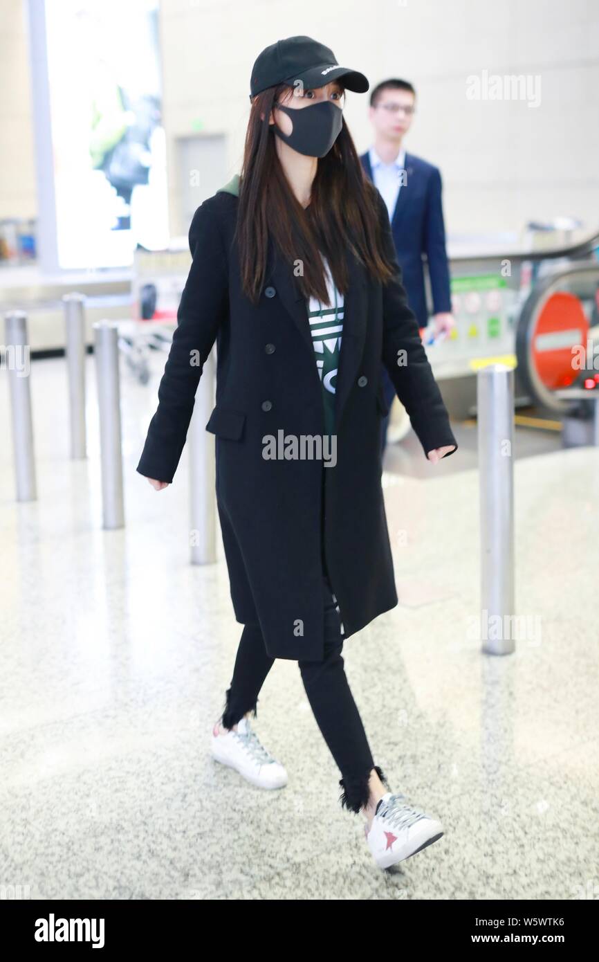 Hong Kong actress Angelababy arrives at an airport in China, 9 November 2018. Hat: Balenciaga Hoodie: adidas Shoes: Golden goose Trouse Stock Photo - Alamy