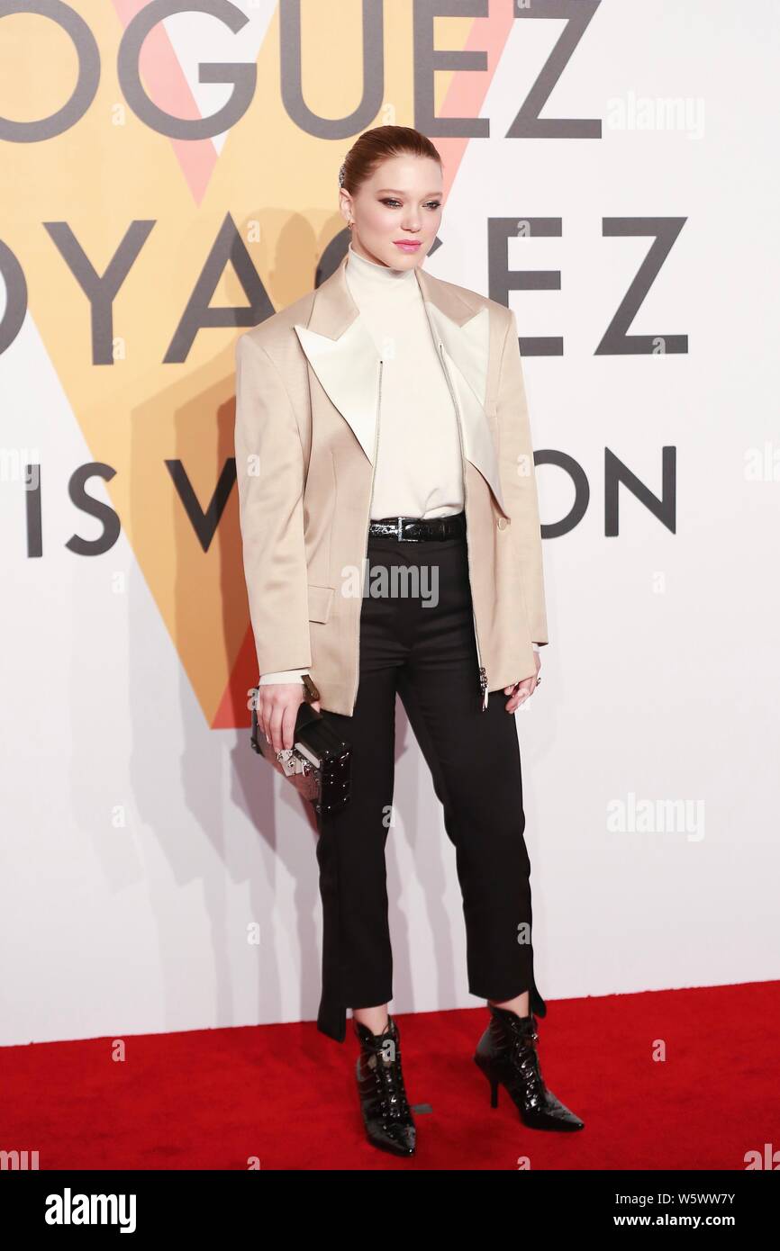 Legs Cool on X: Lea Seydoux in Crossed Legs for Louis Vuitton, November  2021   / X