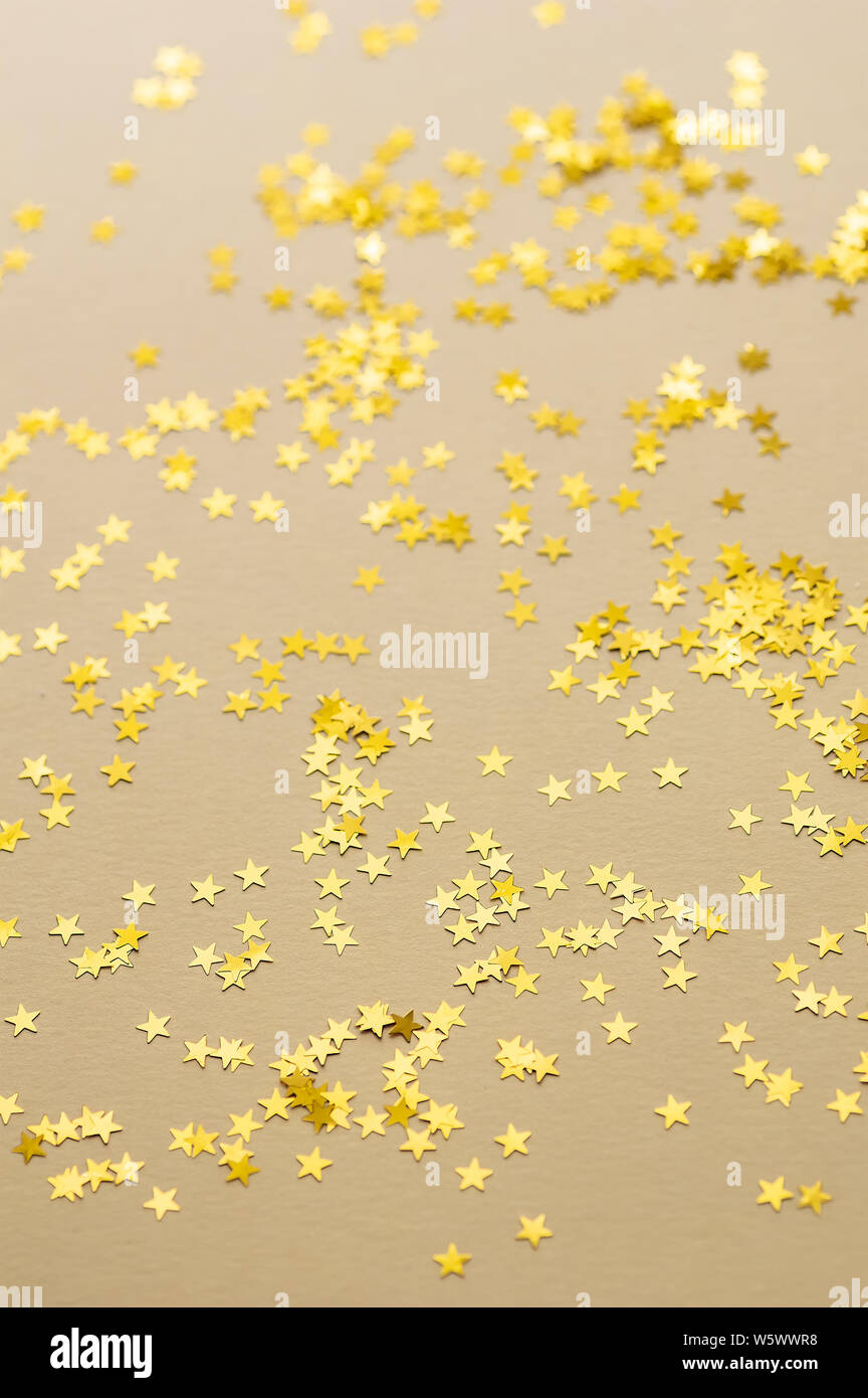 Gold confetti background hi-res stock photography and images - Alamy