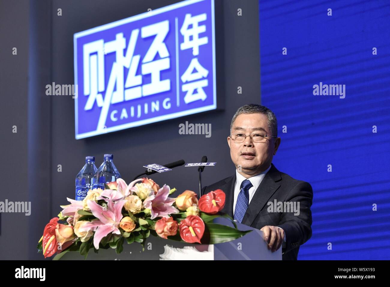 Li Yang, Chairman of National Institution for Finance & Development and Former Vice President of the Chinese Academy of Social Sciences (CASS), speaks Stock Photo
