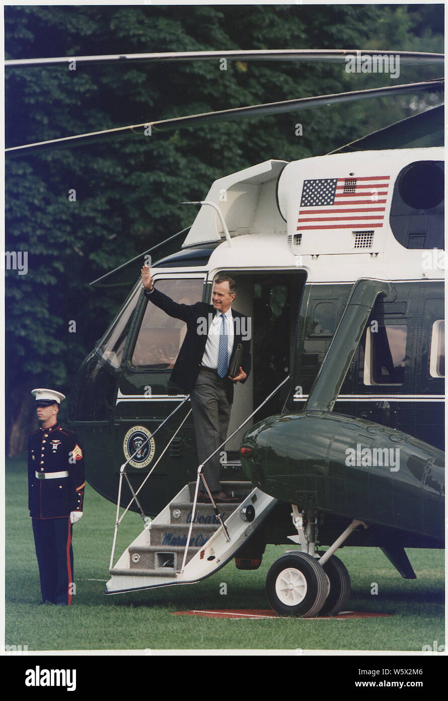 President Bush departs the South Lawn of the White House aboard Marine One Stock Photo