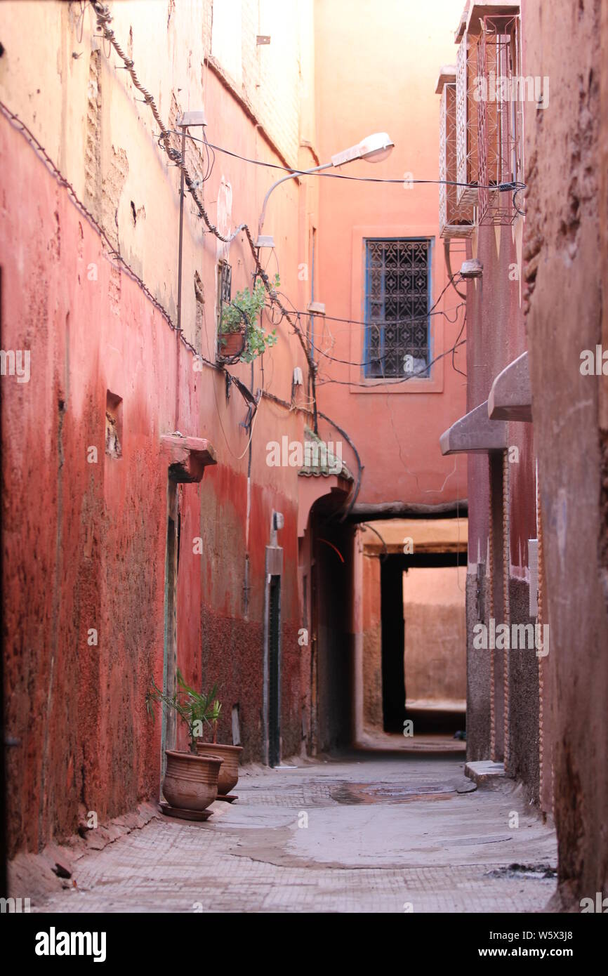 narrow alley in an arabic town Stock Photo Alamy