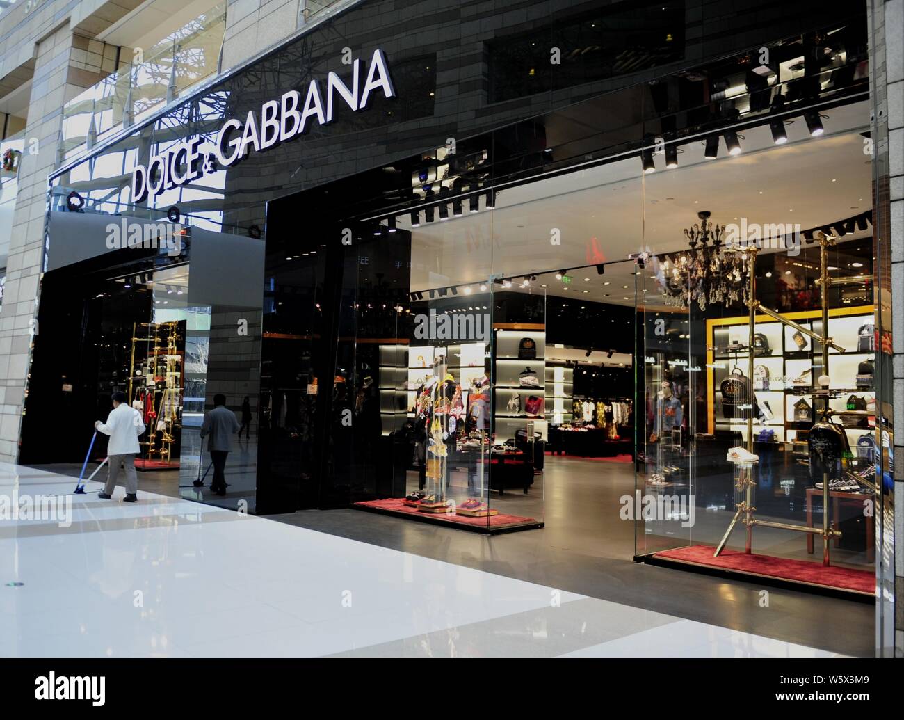 dolce and gabbana outlet near me