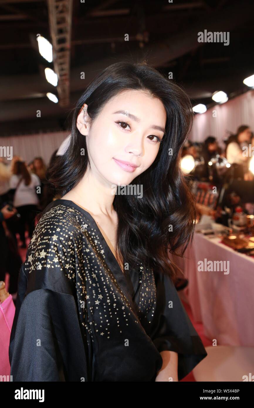 Victoria's Secret Angel and Chinese model Xi Mengyao, better known as Ming Xi is pictured backstage during the hair and makeup session of 2018 Victori Stock Photo