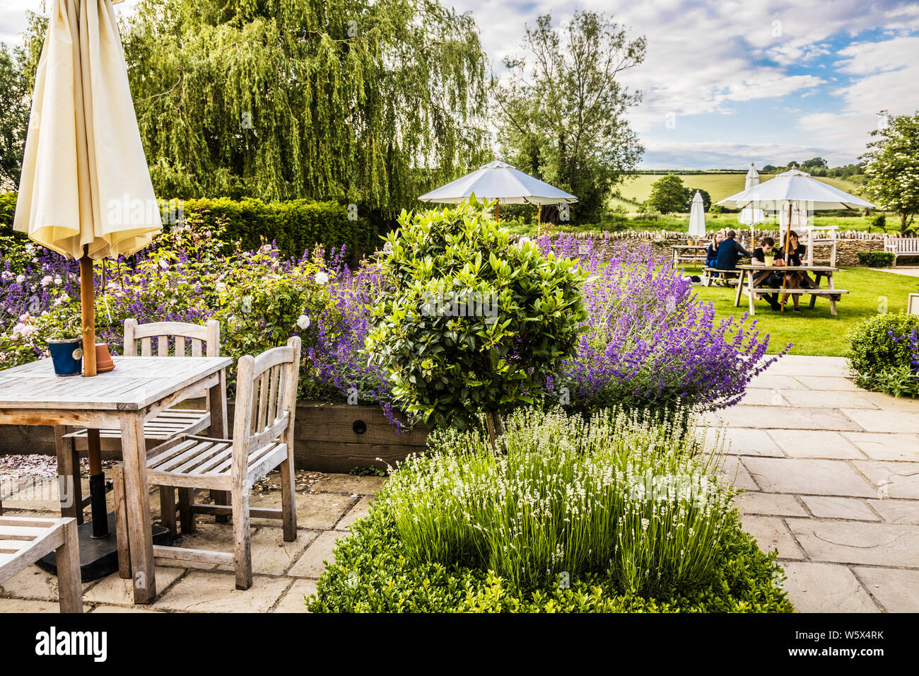 A lovely pub garden set in the Oxfordshire countryside. Stock Photo