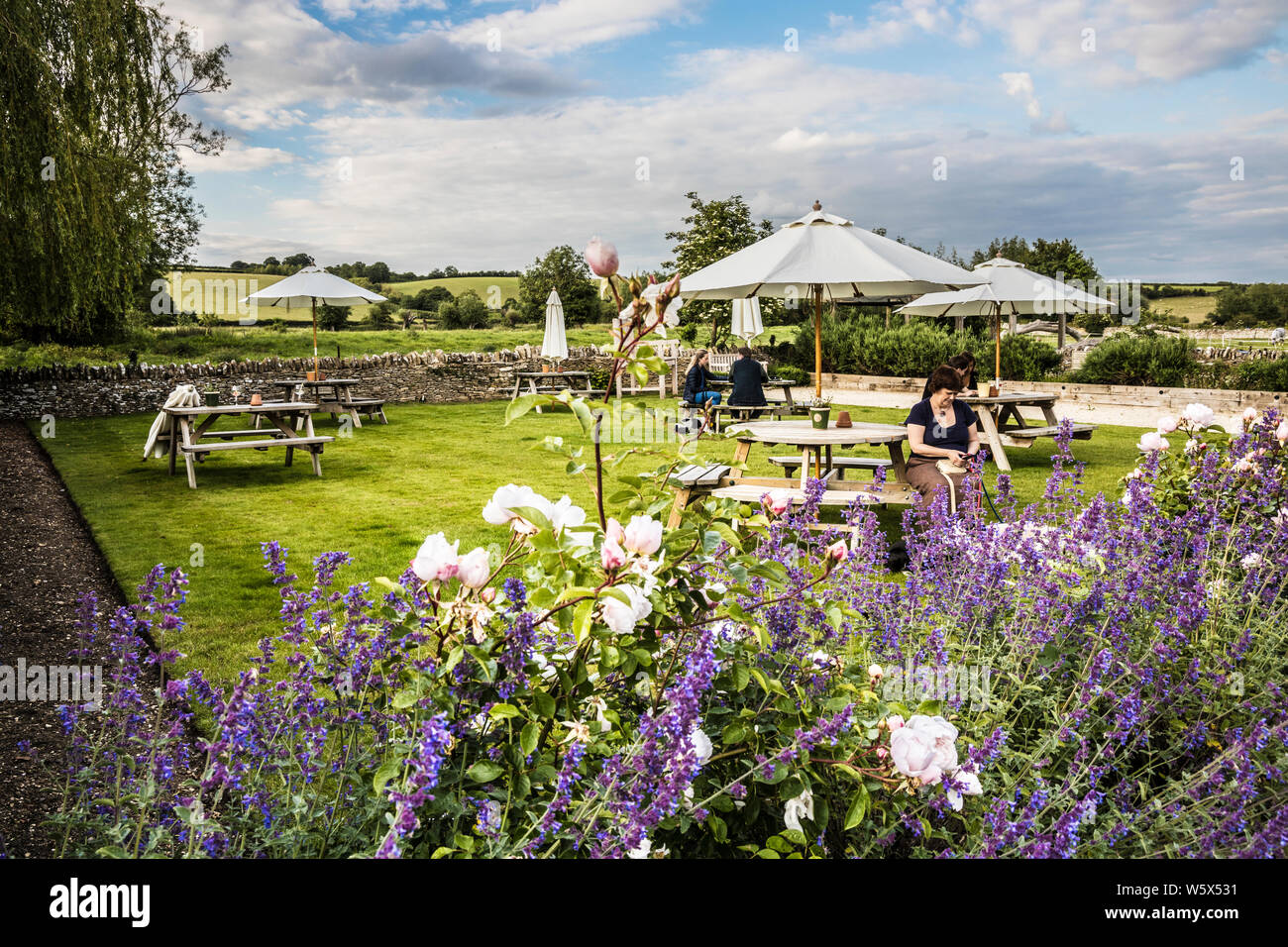 A lovely pub garden set in the Oxfordshire countryside. Stock Photo