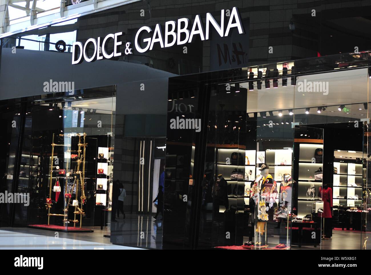 dolce and gabbana outlet near me