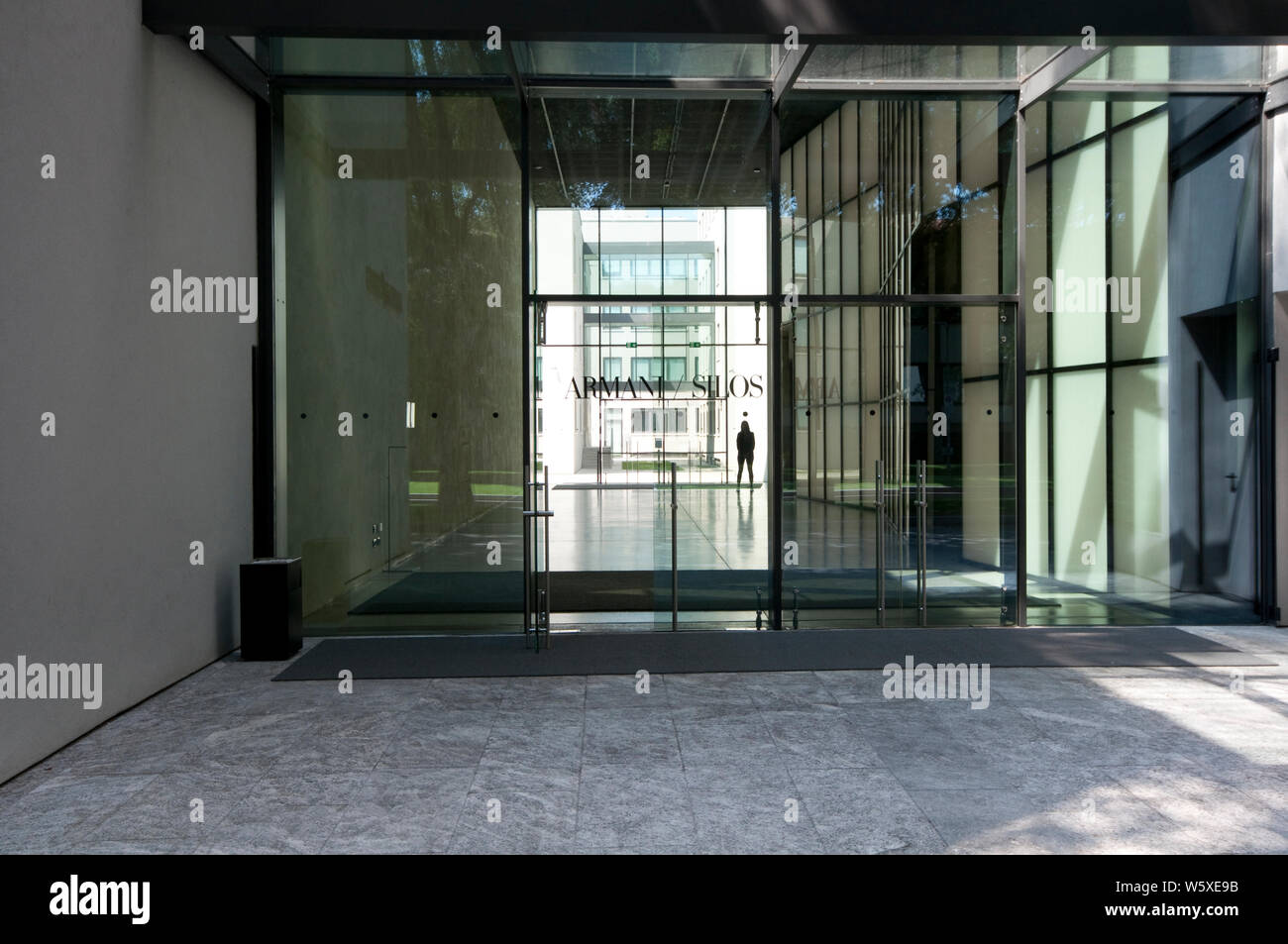 Giorgio armani spa sede via bergognone hotsell