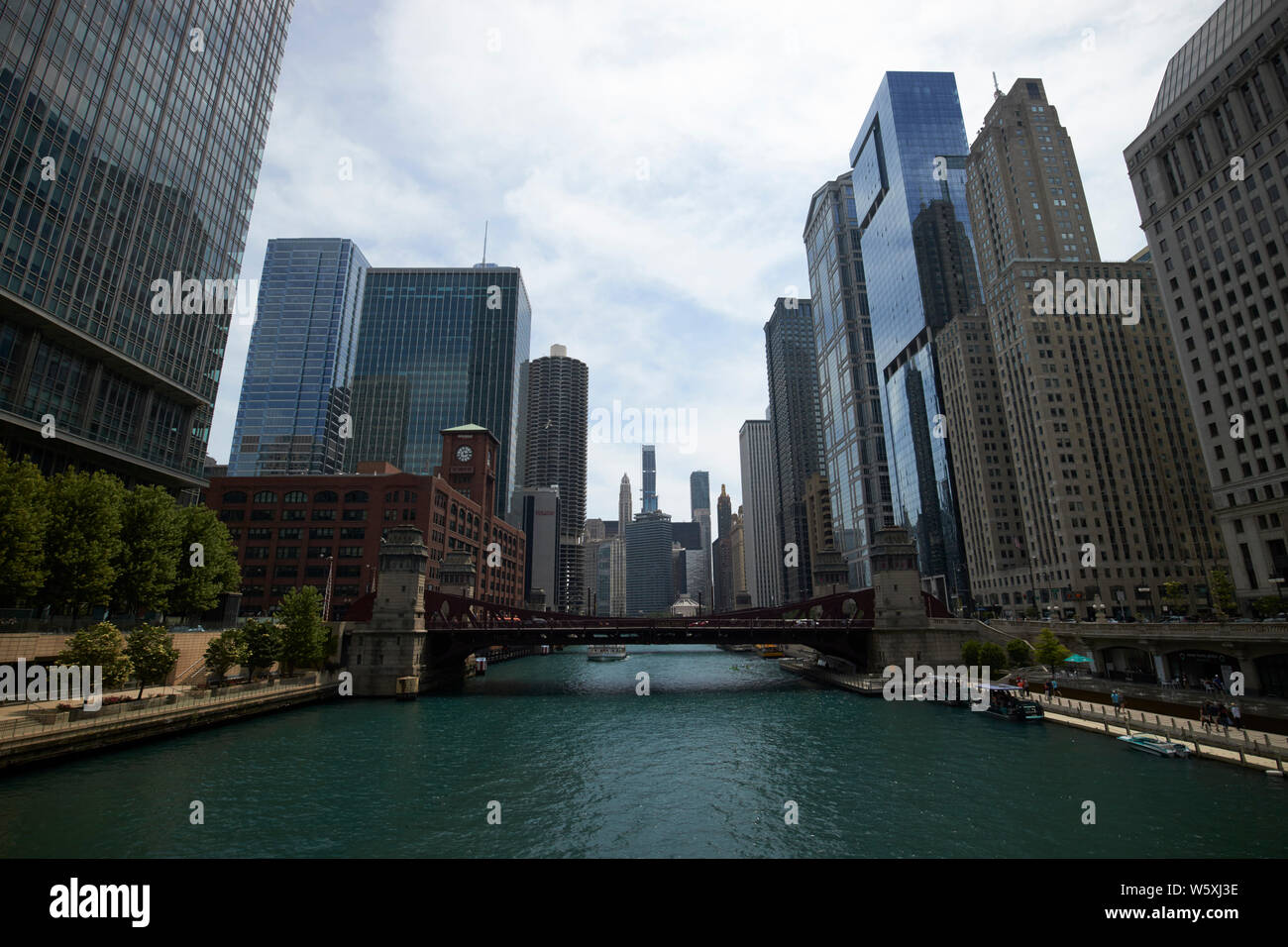 looking along the chicago river towards the la salle street bridge marshall suloway bridge and lake michigan downtown Chicago IL USA Stock Photo