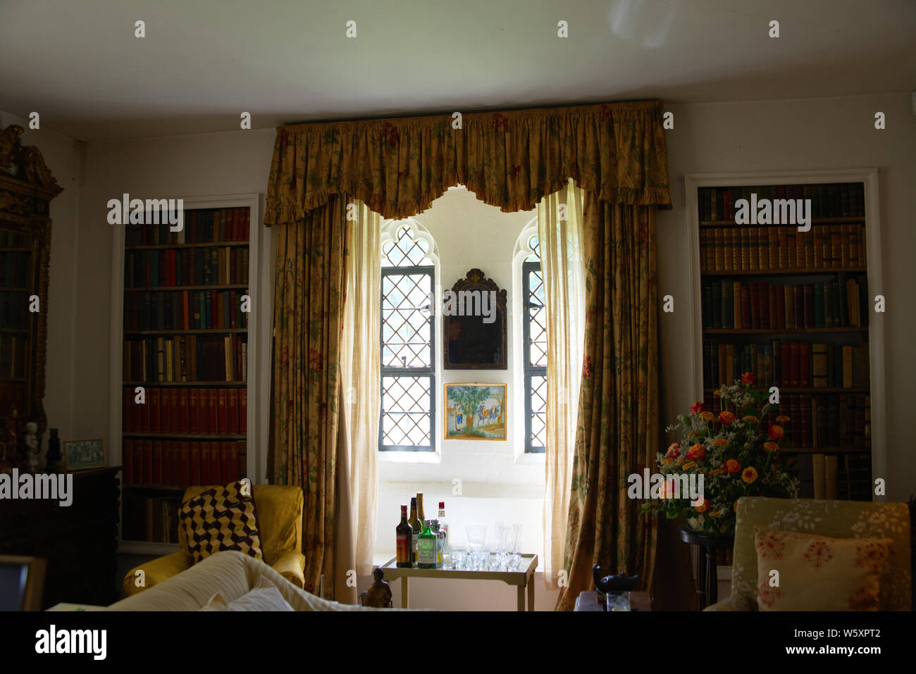 Rich house interior dining room hi-res stock photography and images - Alamy