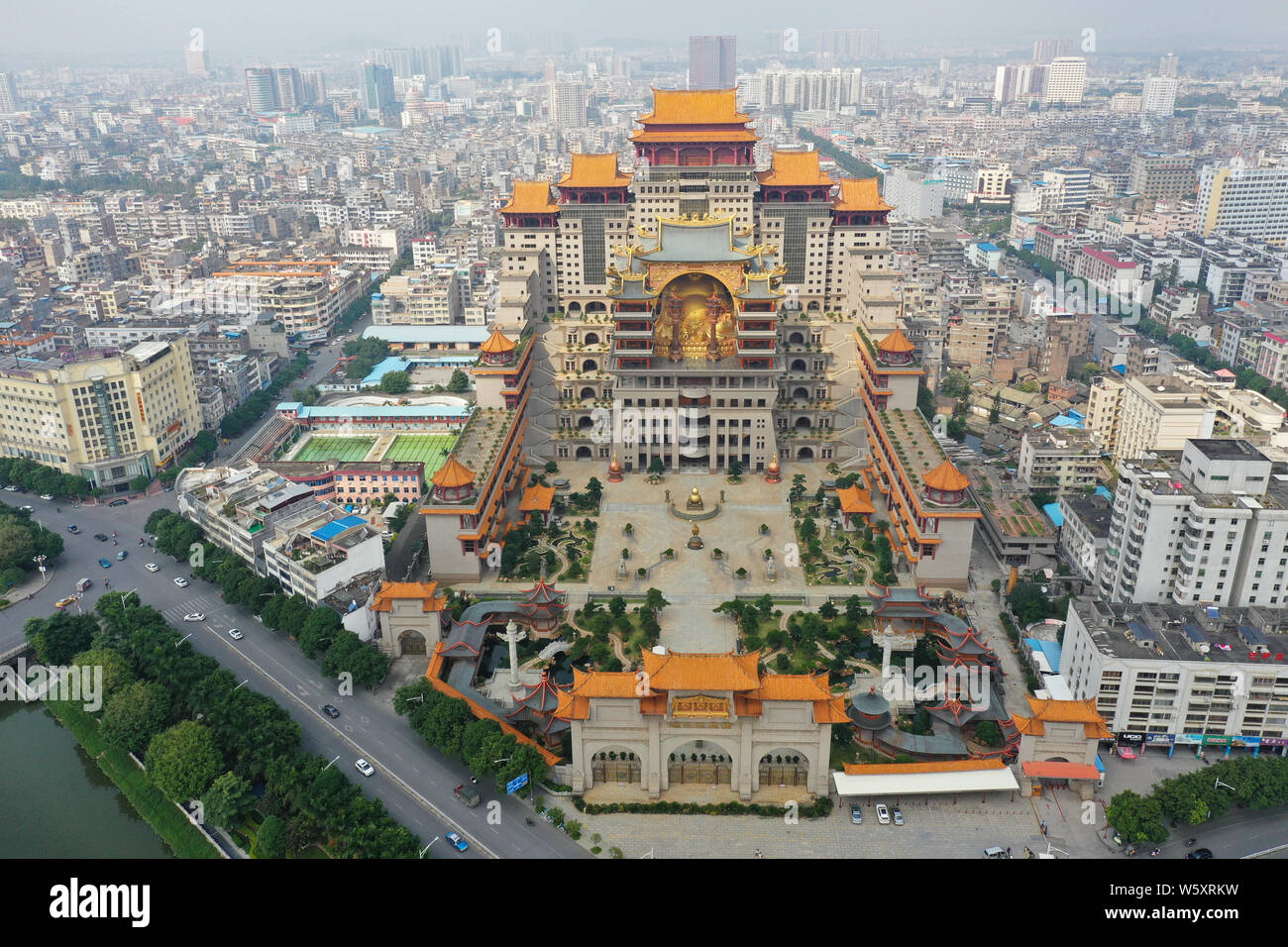 Yun tian gong hi-res stock photography and images - Alamy