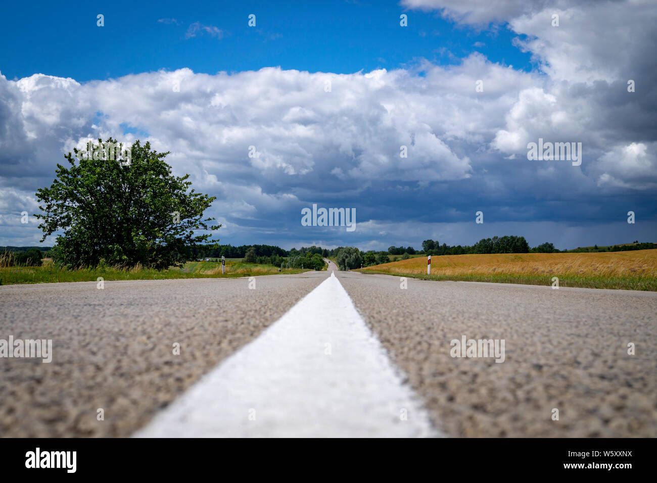 Tarred Road Stock Photos & Tarred Road Stock Images Alamy