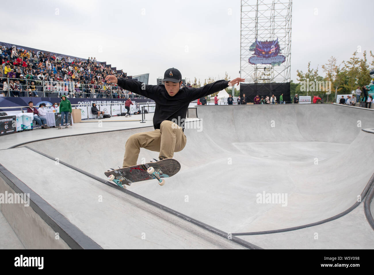 Daisuke Ikeda of competes in the men’s preliminary match during the