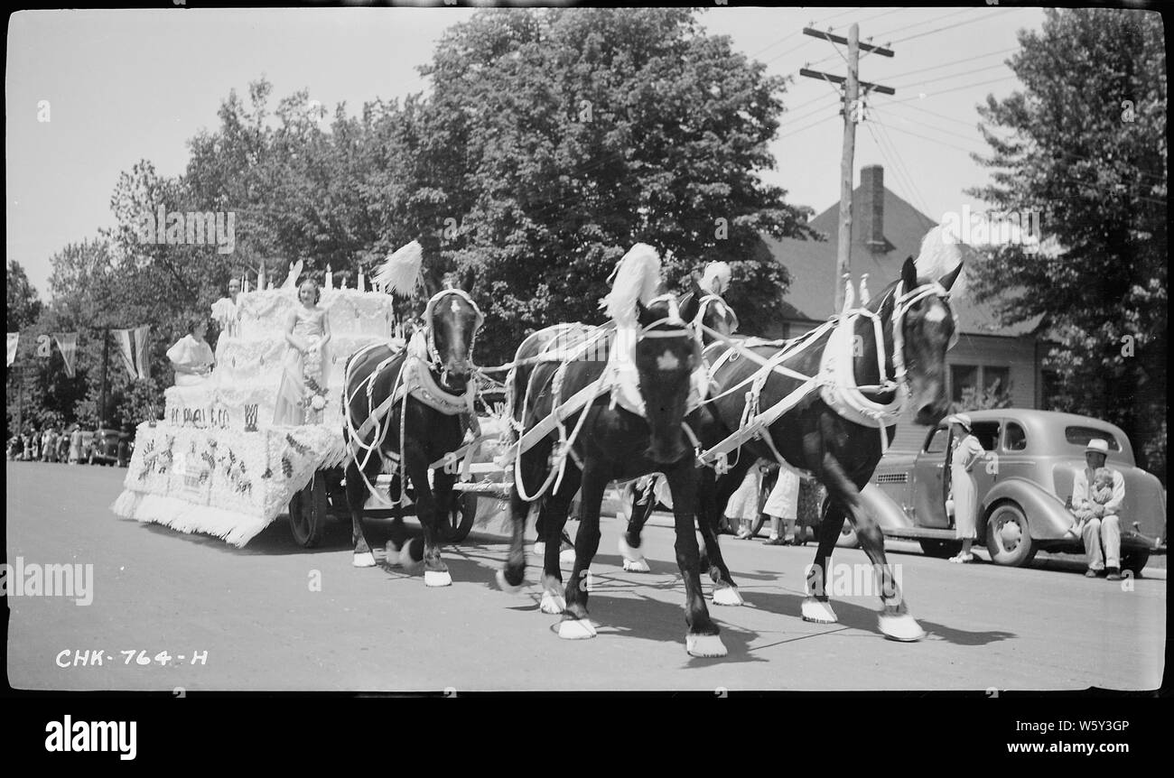 Strawberry Festival, Horse drawn float Stock Photo Alamy