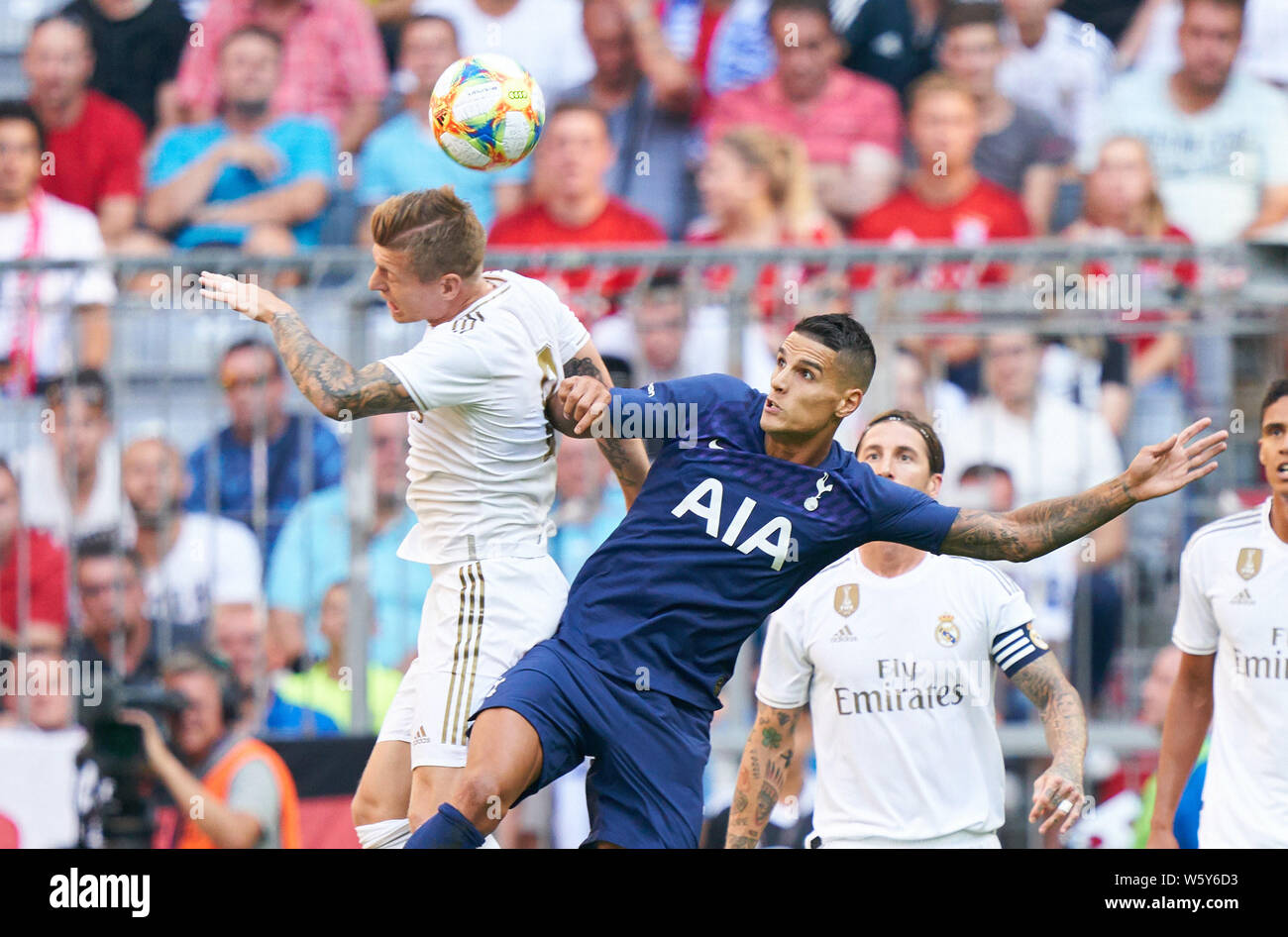 Munich, Germany. 30th July, 2019. Toni KROOS, Real Madrid 8 compete for the ball, tackling, duel, header, zweikampf, action, fight against Erik LAMELA, Hotspurs 11 REAL MADRID - TOTTENHAM HOTSPURS AUDI CUP 2019, A l l i a n z A r e n a Munich, July 30, 2019 Season 2019/2020, Credit: Peter Schatz/Alamy Live News Stock Photo