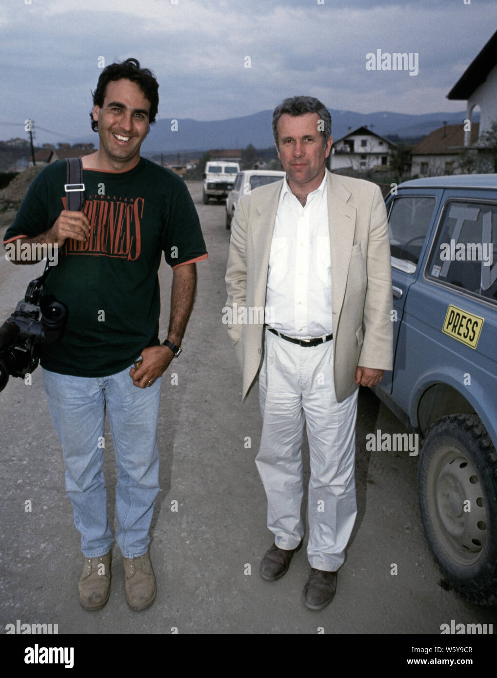 26th April 1993 During the war in Bosnia: BBC war correspondent, Martin Bell (right) with freelance cameraman Bartley Price (working for Vox Television) in Bila, near Vitez. Stock Photo