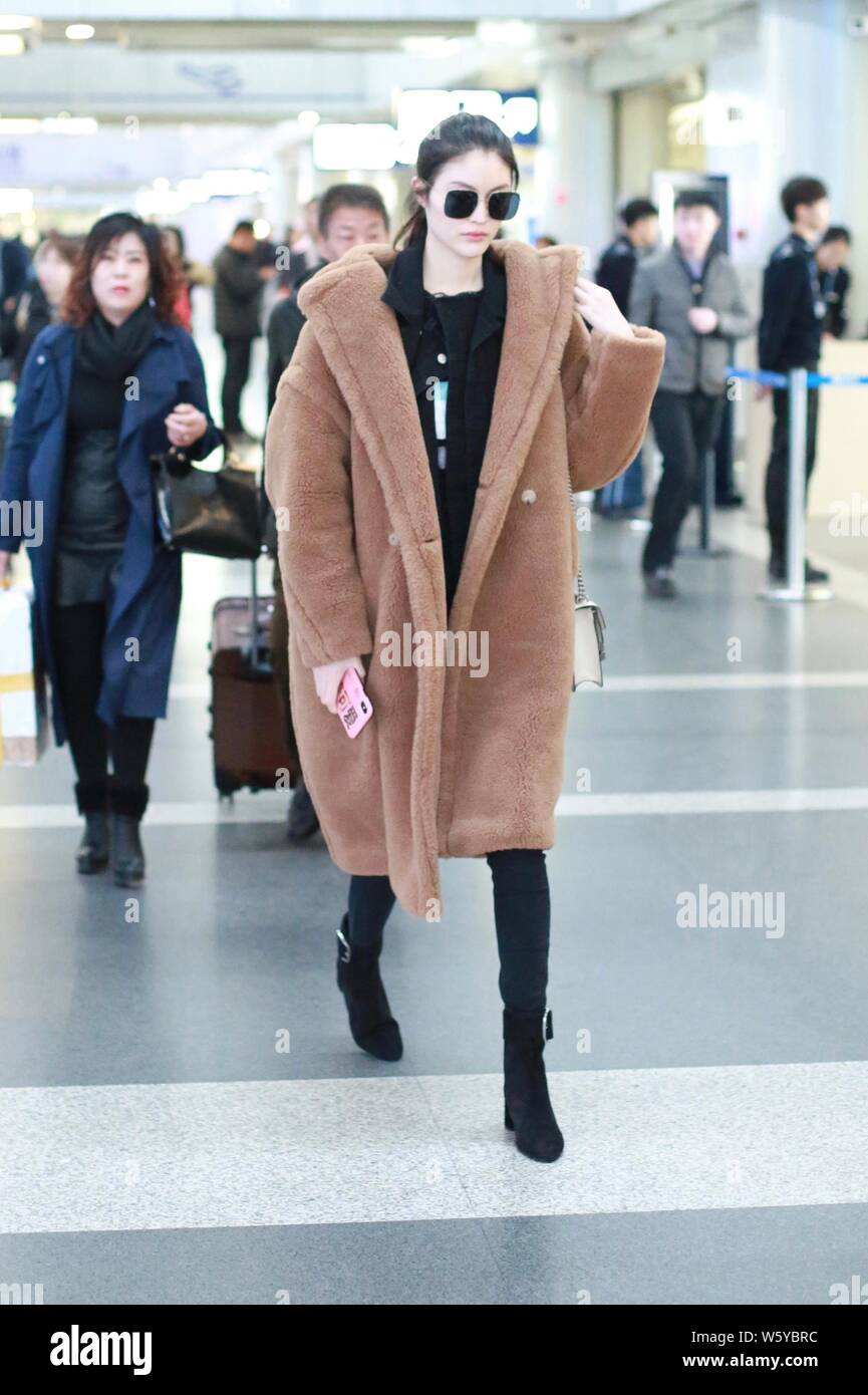 Chinese supermodel He Sui wearing Max Mara Teddy Bear Icon Coat arrives at  the Beijing Capital International Airport in Beijing, China, 30 November 20  Stock Photo - Alamy