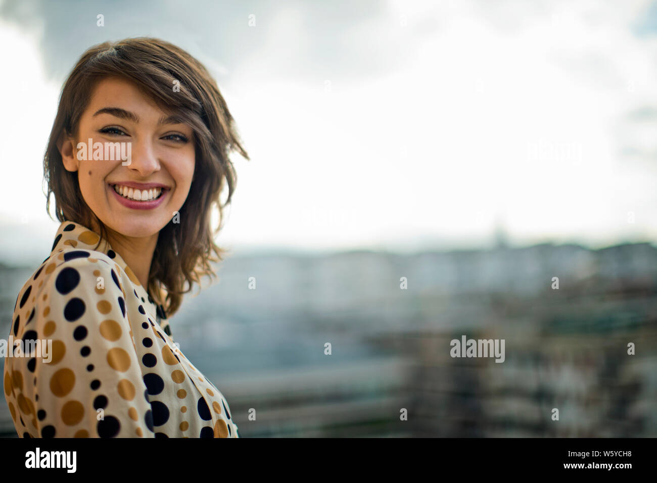 Portrait of a beautiful smiling young woman Stock Photo - Alamy