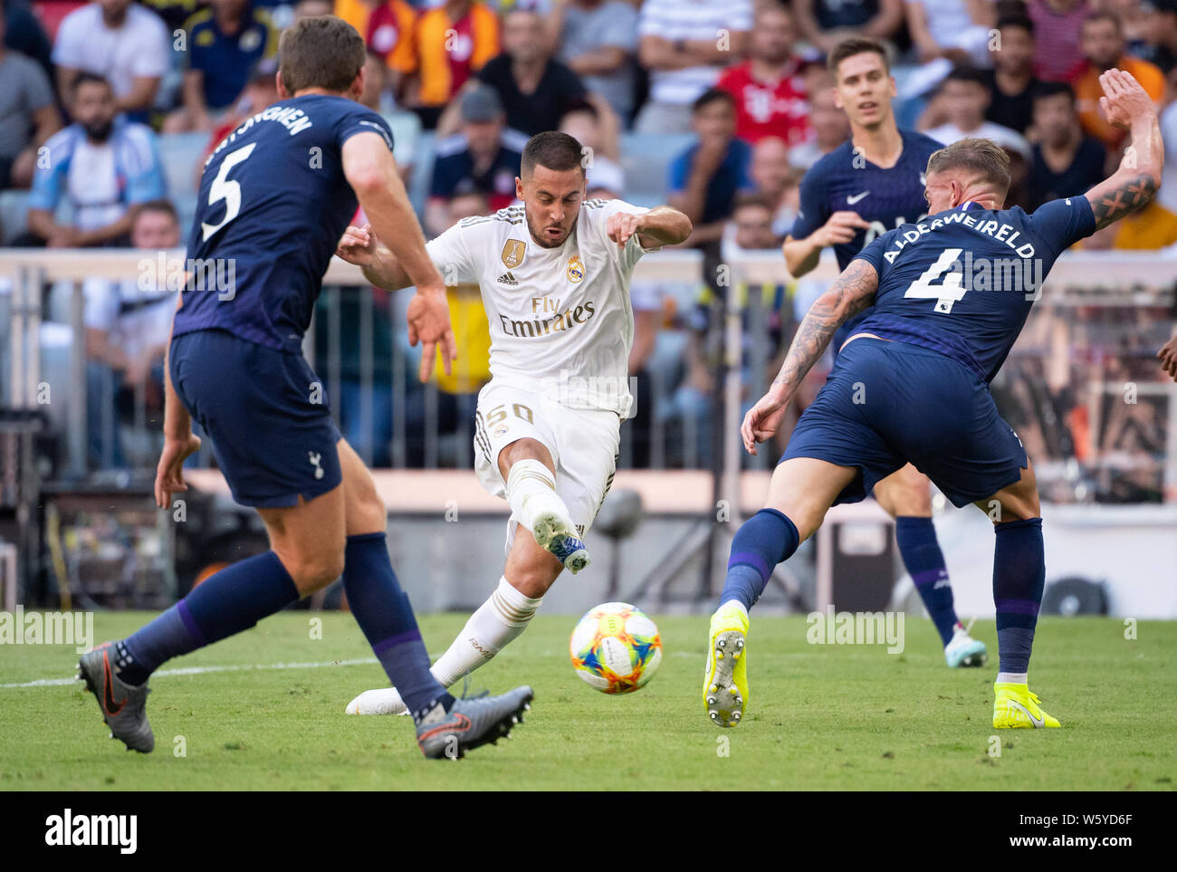 Munich, Germany. 30th July, 2019. Soccer: test matches, Audi Cup in the Allianz Arena, semi-final: Real Madrid - Tottenham Hotspur. Madrid's Eden Hazard (M) is battling for the ball with Jan Vertonghen (l) and Toby Alderweireld of Tottenham. Credit: Sven Hoppe/dpa/Alamy Live News Stock Photo