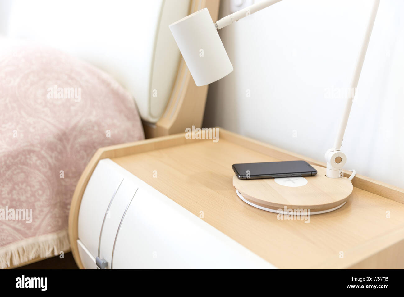Charging mobile bed hires stock photography and images Alamy