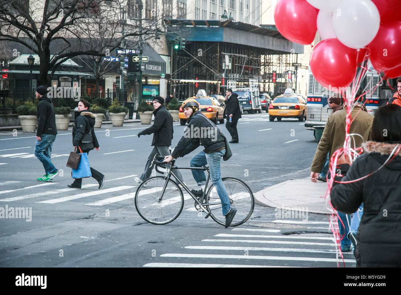 NEW YORK, USA. February 2009. cyclist crossing a manhattan avenue by bicycle Stock Photo