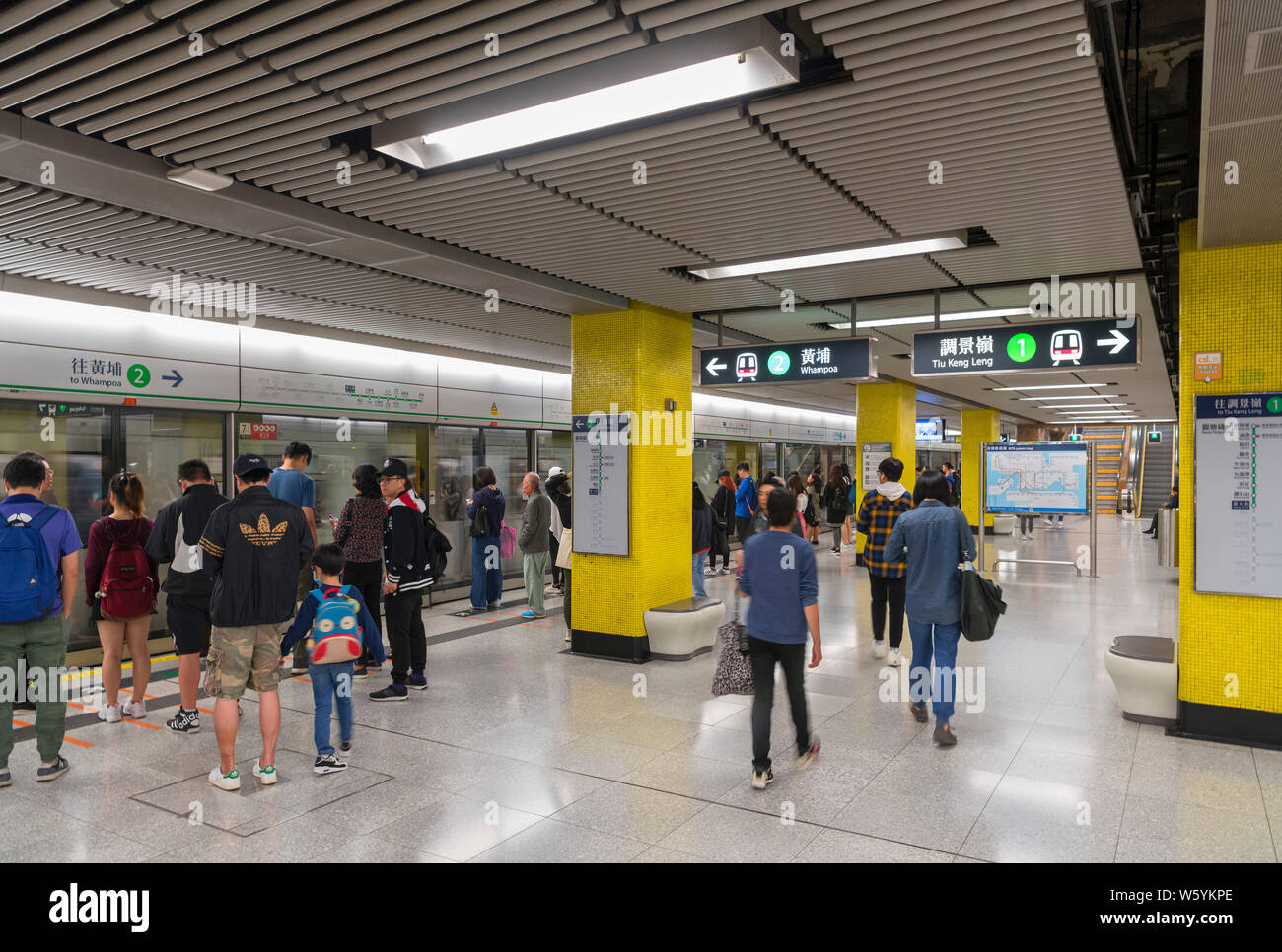 Platform at Wong Tai Sin MTR station, Hong Kong, China Stock Photo