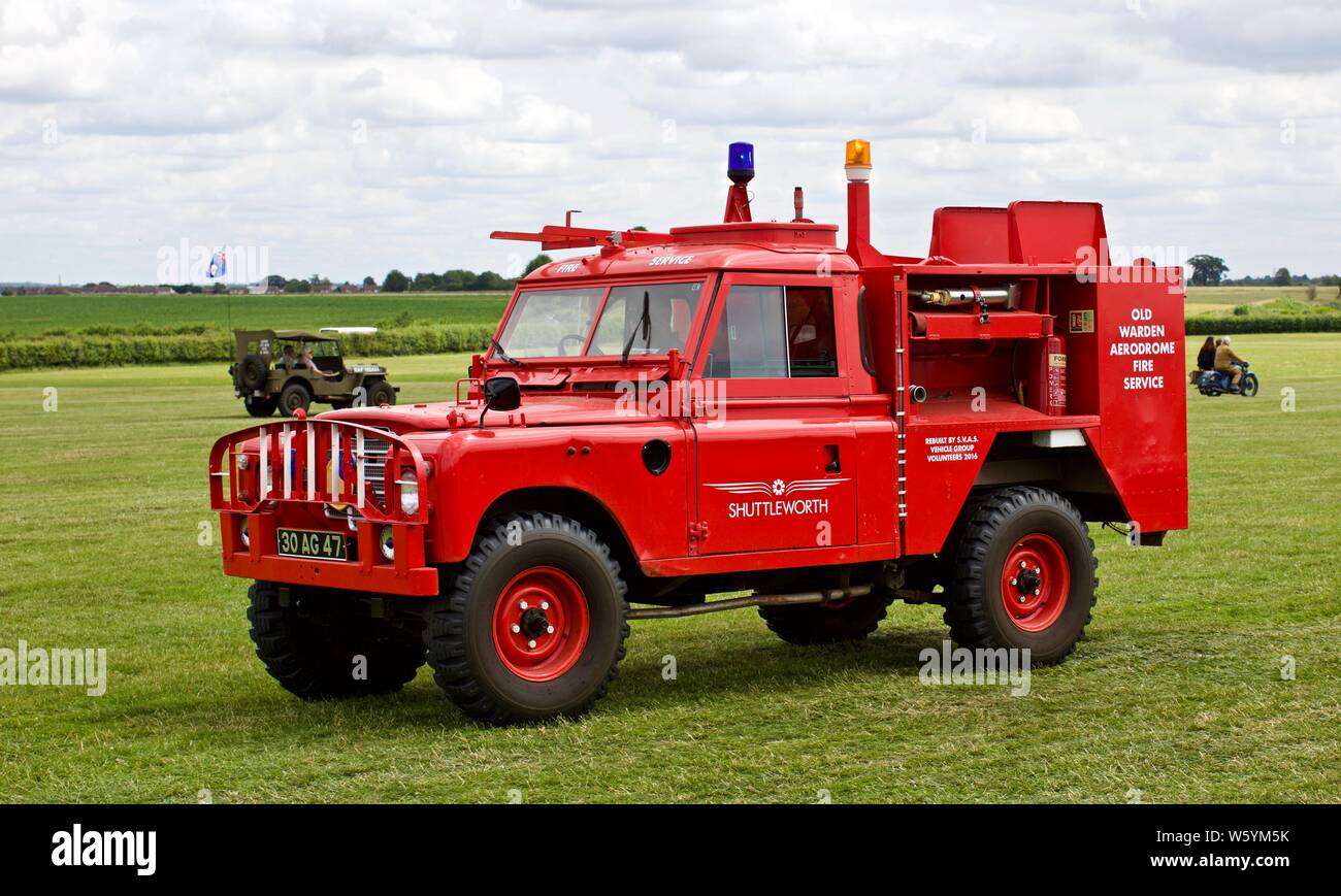 Fire Service Range Rover Old warden aerodrome fire service hi-res stock photography and images ...