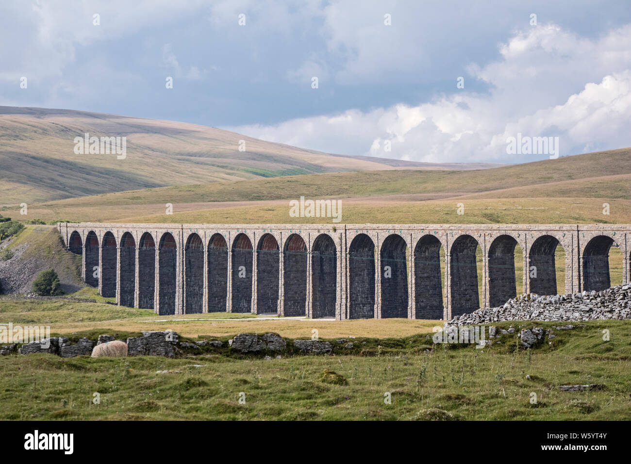 Ribblehead Viaduct or Batty Moss Viaduct on the Settle-Carlisle Railway, Yorkshire Dales National Park, North Yorkshire, England, UK Stock Photo