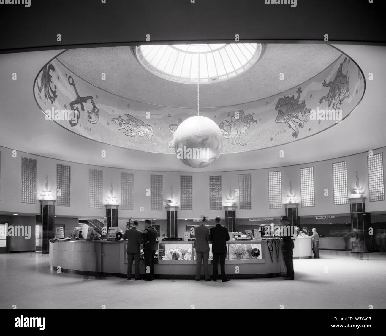 Art deco interior room vintage hi-res stock photography and images - Alamy