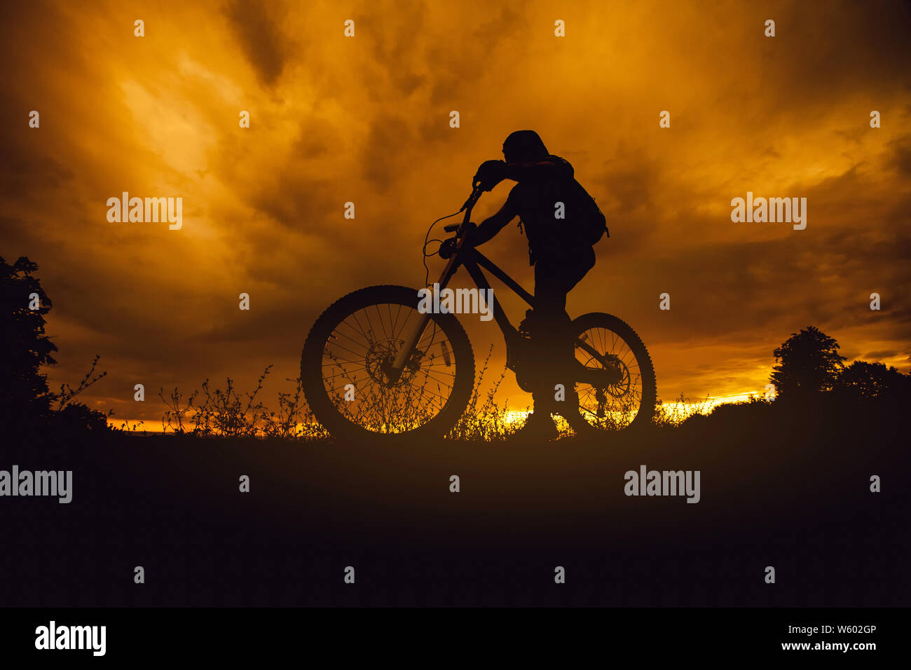 Rider silhouette hi-res stock photography and images - Alamy