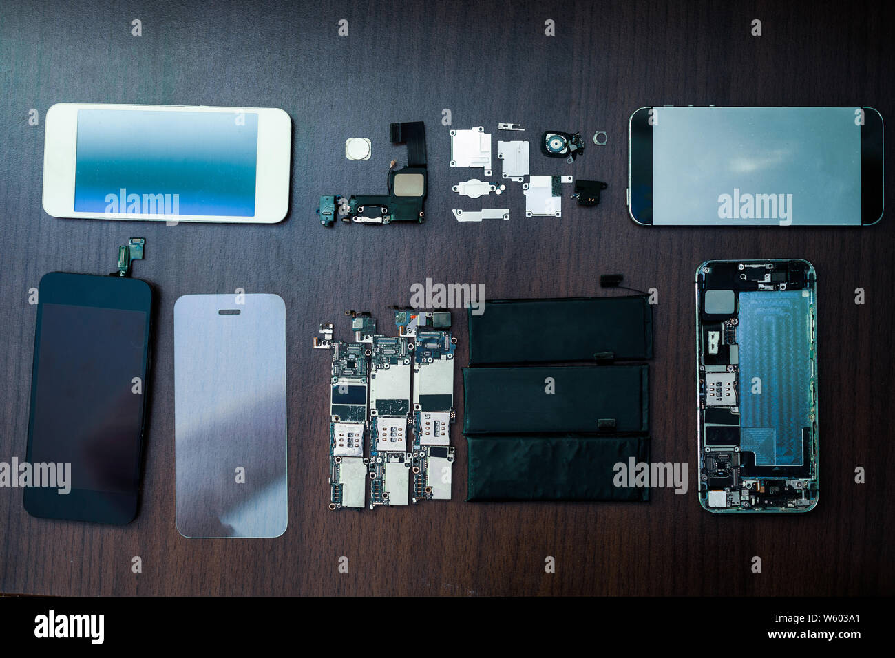 Cell phone parts hi-res stock photography and images - Alamy