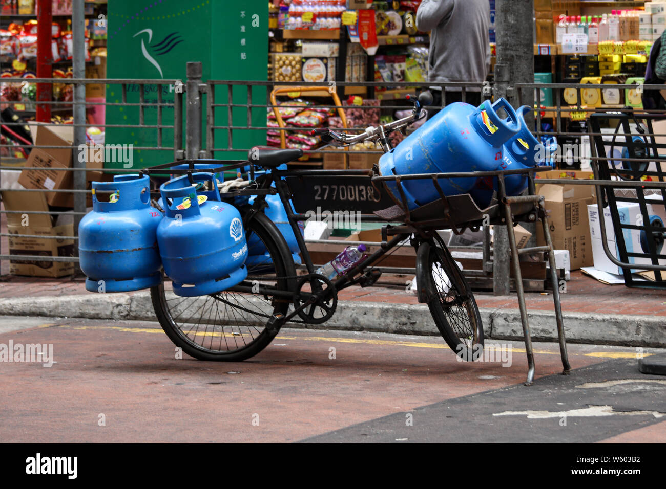 Gas delivery bicycle in Mong Kok, Hong Kong Stock Photo