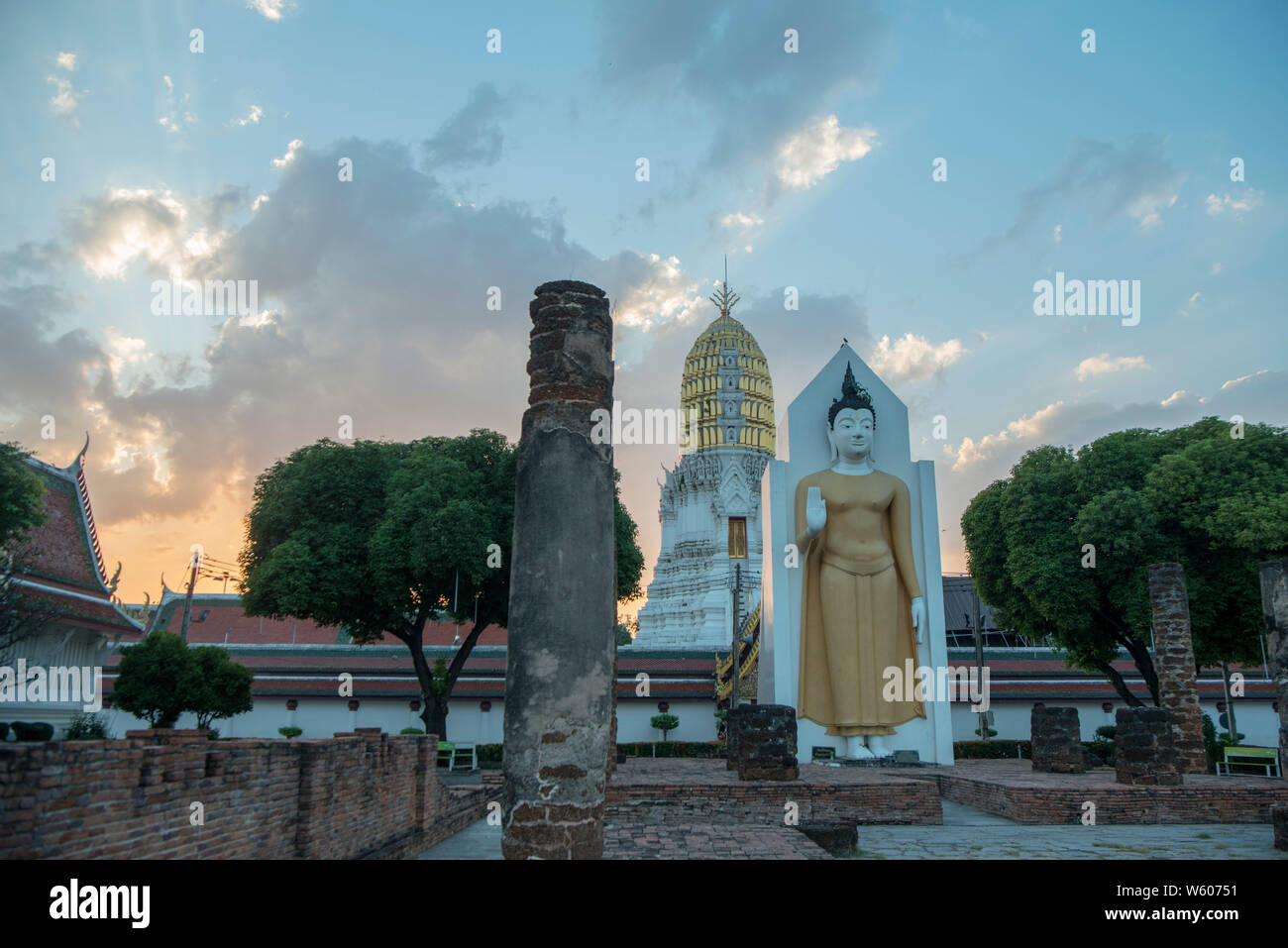 the ruins of the Wat Phra Si Ratana Mahathat a Temple in the city of  Phitsanulok in the north of Thailand.  Thailand, Phitsanulok, November, 2018. Stock Photo