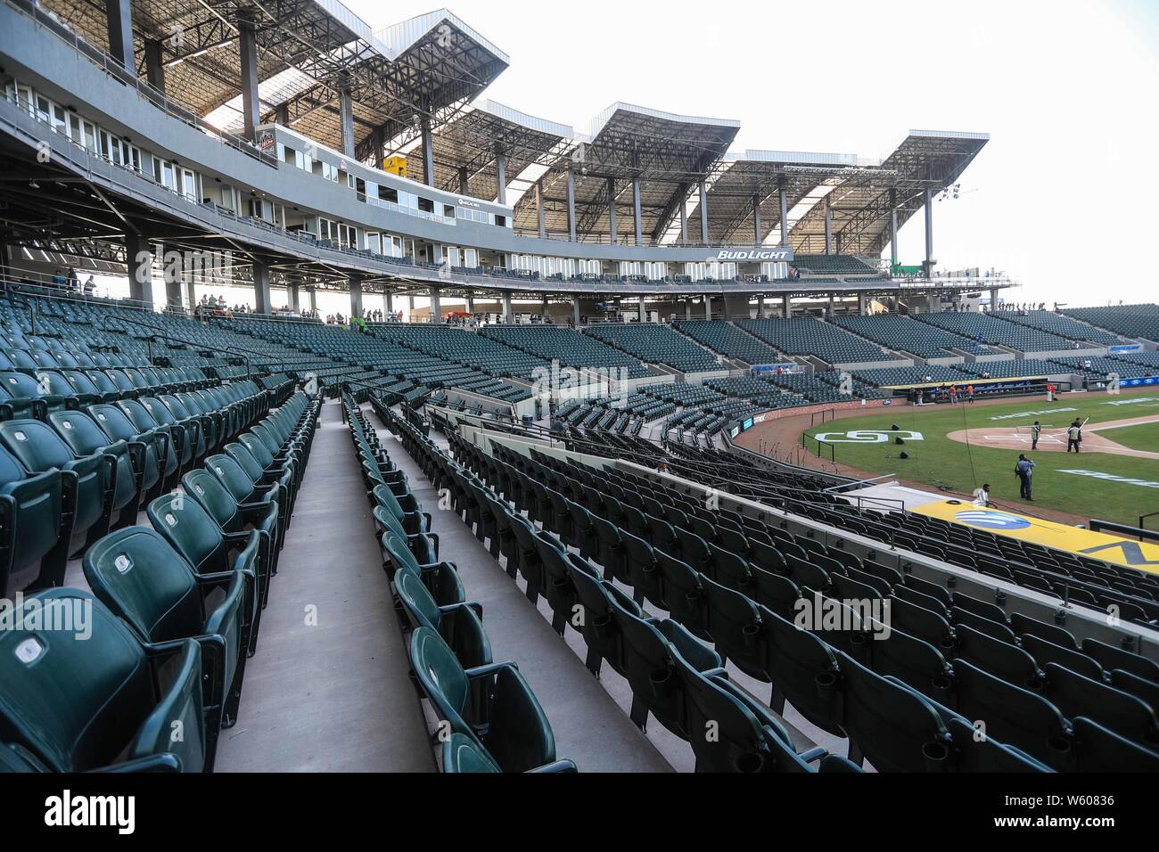 Panorámica del estadio, gradas y campo de beisbol, durante el juego de Inauguracion del nuevo Panorámica del estadio, gradas y campo de beisbol, durante el juego de Inauguracion del nuevo