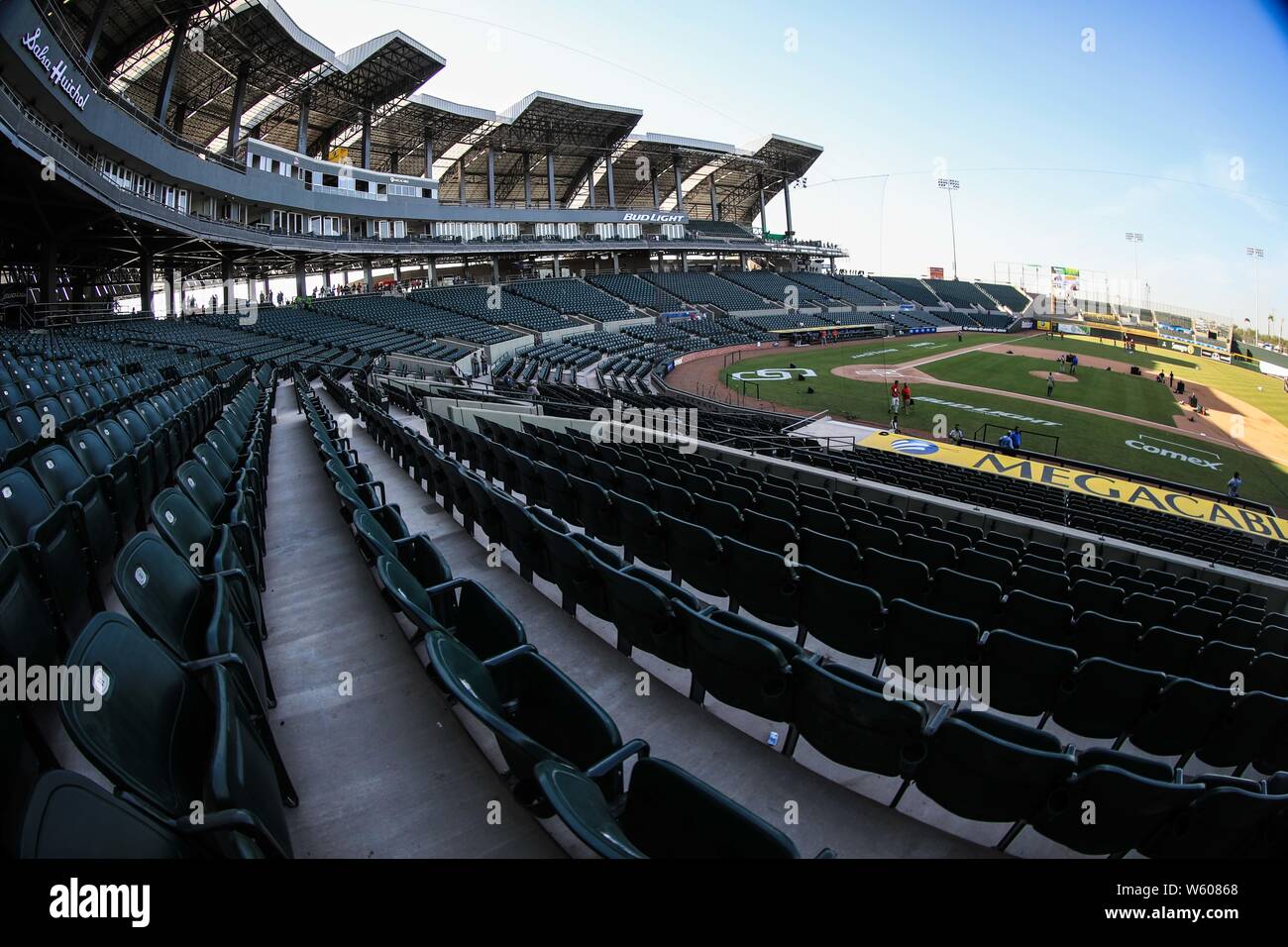 Panorámica del estadio, gradas y campo de beisbol, durante el juego de Inauguracion del nuevo Panorámica del estadio, gradas y campo de beisbol, durante el juego de Inauguracion del nuevo