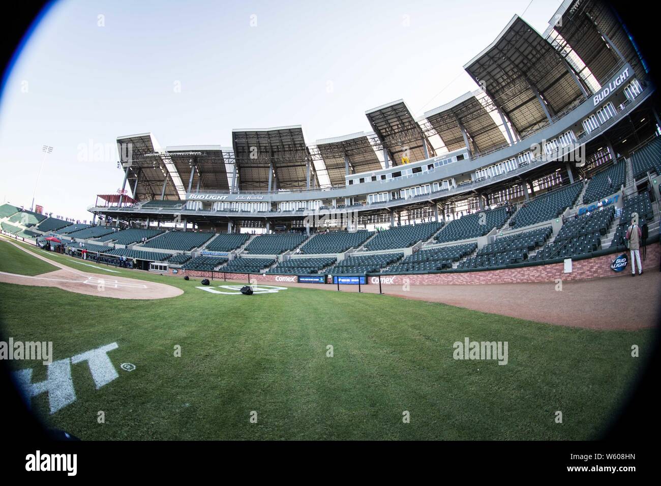 Panorámica del estadio, gradas y campo de beisbol, durante el juego de Inauguracion del nuevo Panorámica del estadio, gradas y campo de beisbol, durante el juego de Inauguracion del nuevo